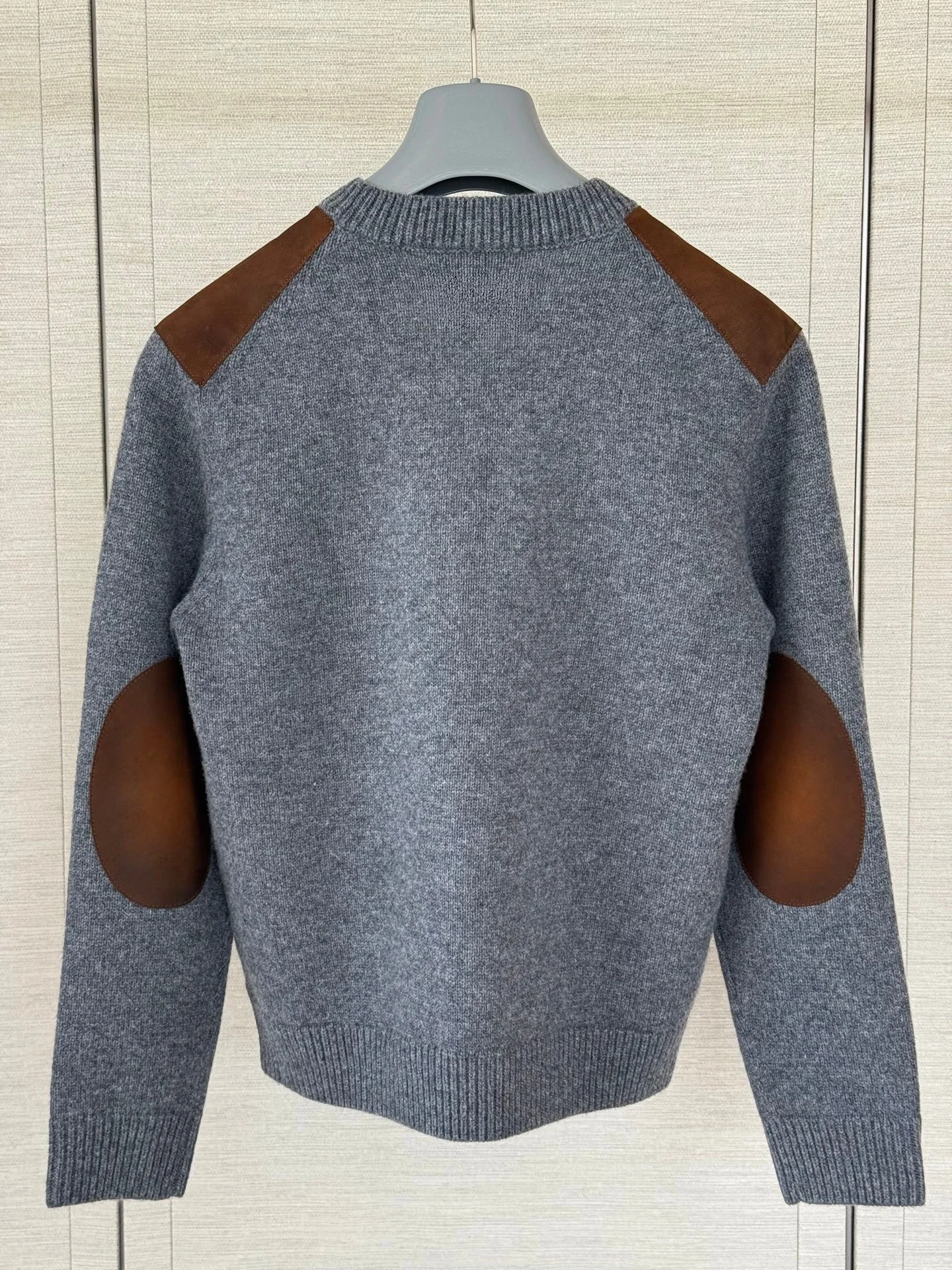 2026 Autumn/Winter New Women's Wool Knitted Sweater, Made of Sheepskin Splicing Wool Knitted Fabric, High Quality, Loose fit