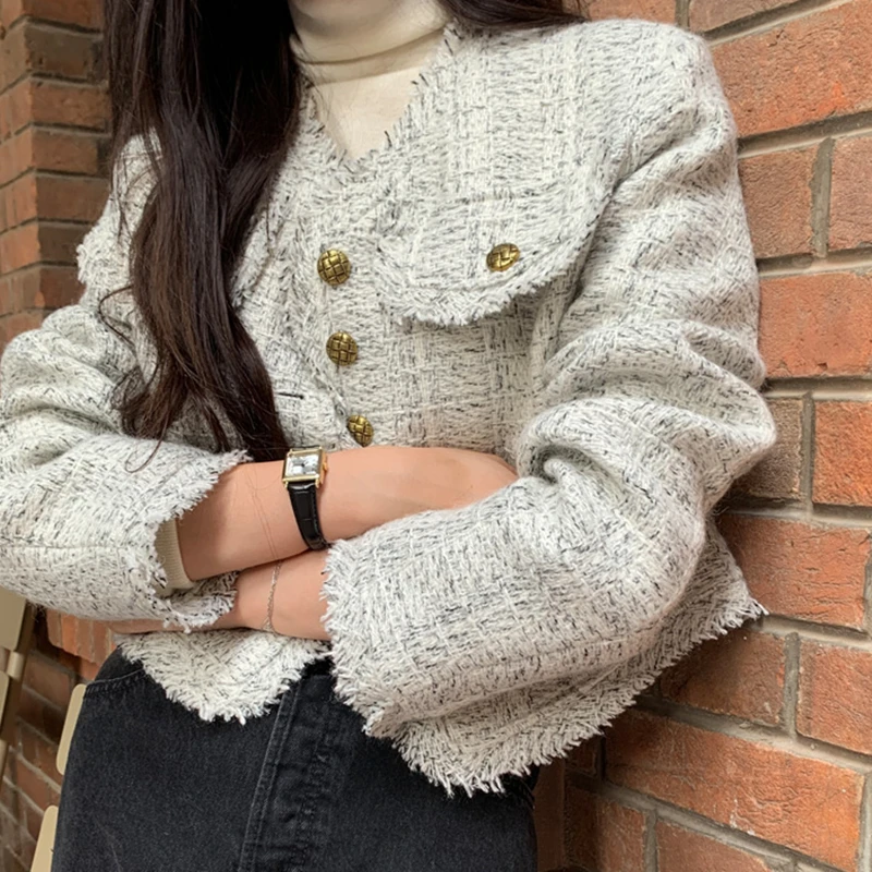 

High Quality Luxury White Tweed Jacket Women Spring Fall V Neck Long Sleeve Gold Button Tassel Woven Coat Premium Cropped Top