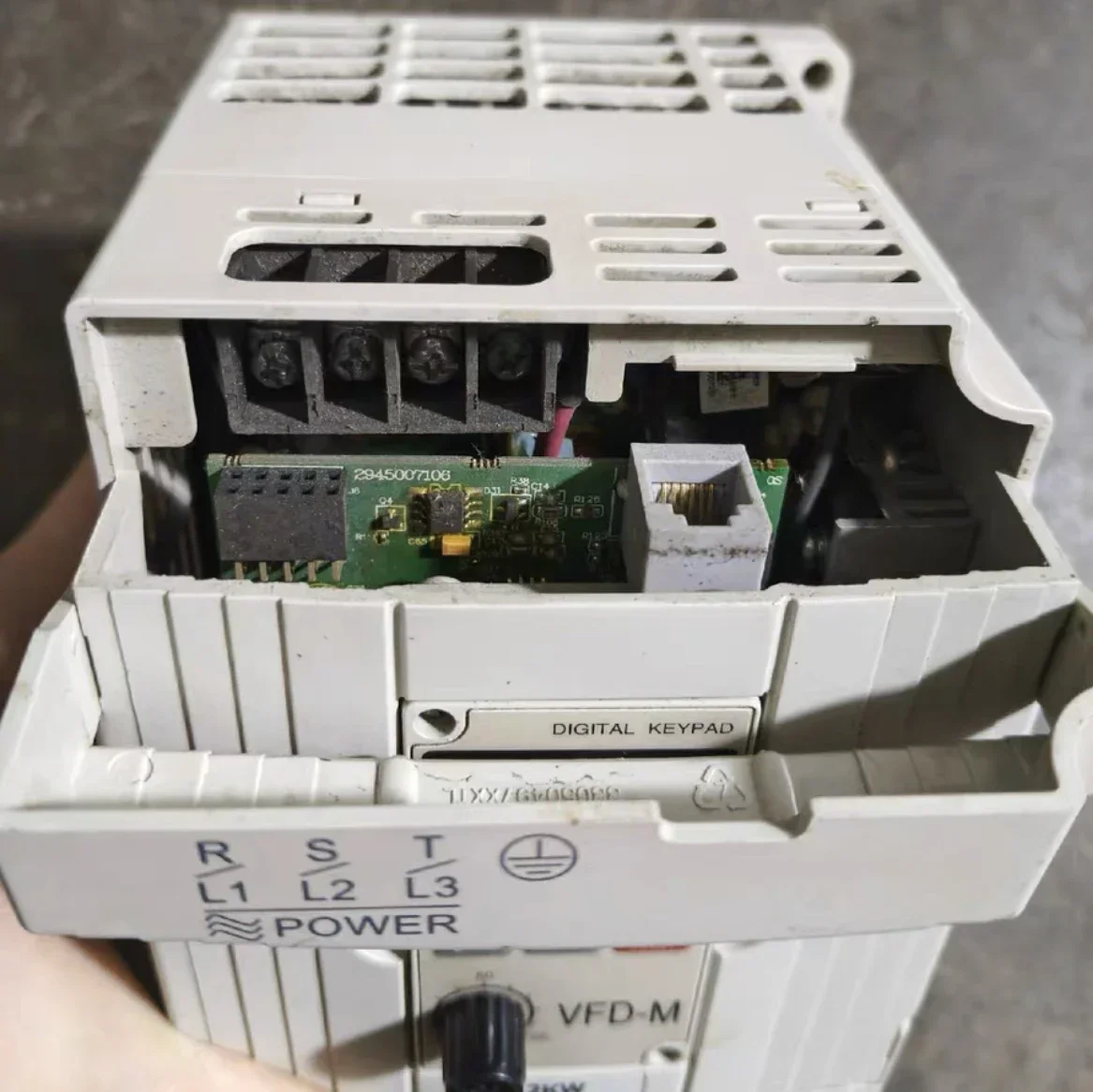 Used inverter VFD022B43B 3-phase input 2.2kw, test function normal
