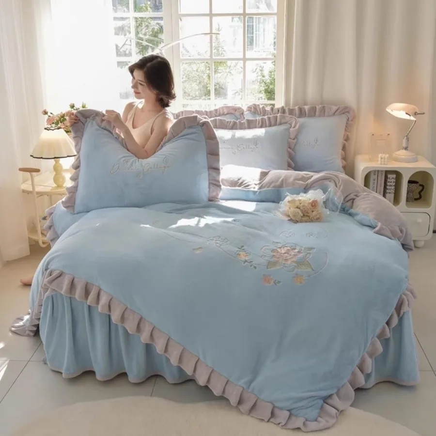 طقم غطاء لحاف مريح دافئ باللون الرمادي الداكن مع لمسة نهائية مضادة للكهرباء الساكنة للاستخدام في الشتاء طقم سرير مكون من 4 قطع بما في ذلك ملاءة مناسبة للملحف