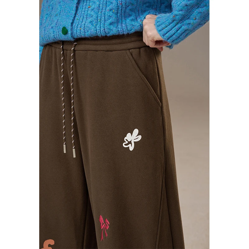 ELFSACK 2025 Winter New Arrivals Casual Cute Drawstring Cartoon Embroidery Sweatpants For Woman