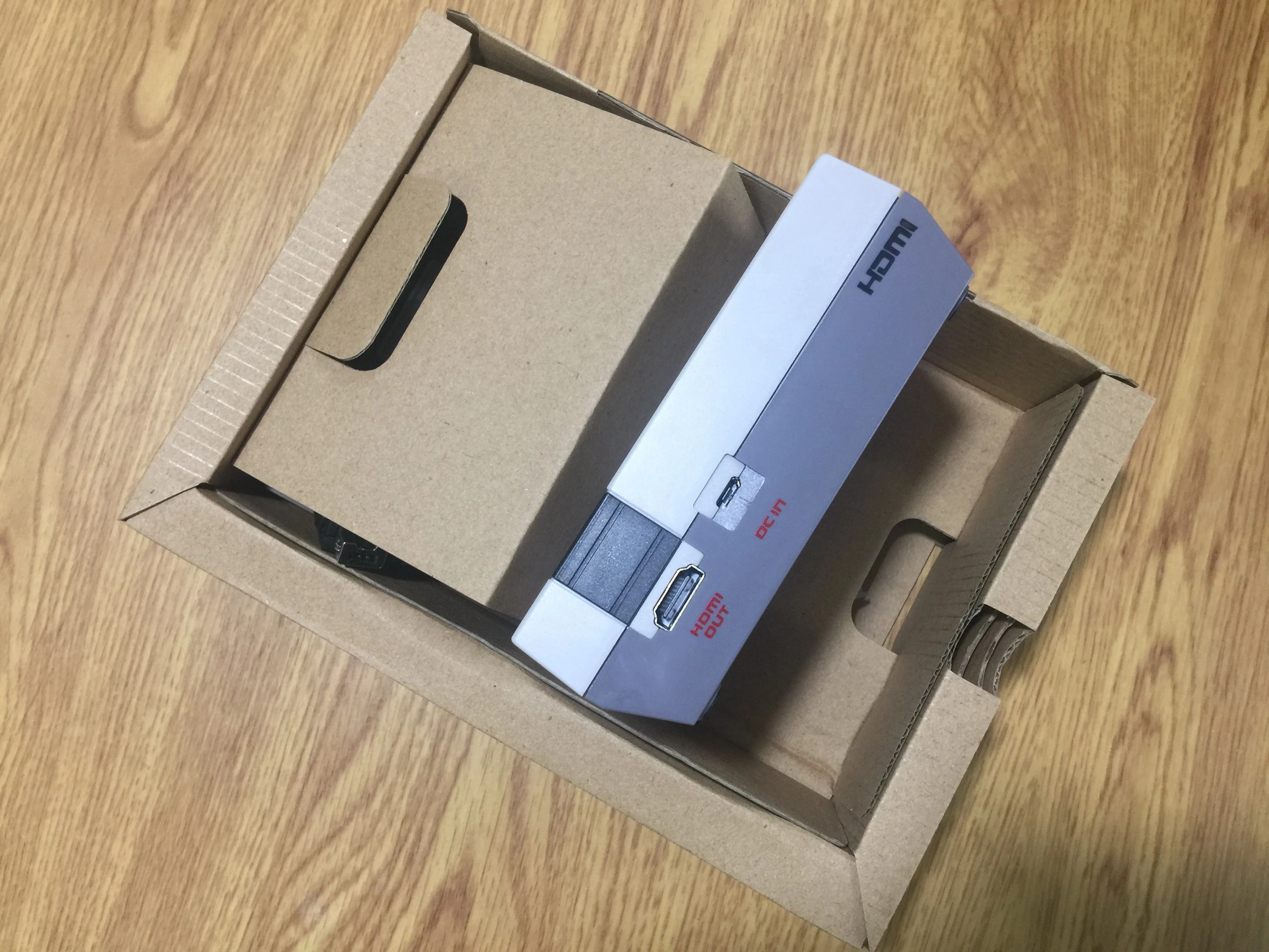 مخرج N-30 فائق الدقة لمشغل ألعاب الفيديو المحمول SNES Retro Classic يمكن حفظها ويمكن إضافة لعبة مدمجة 30 لعبة لوحة ألعاب