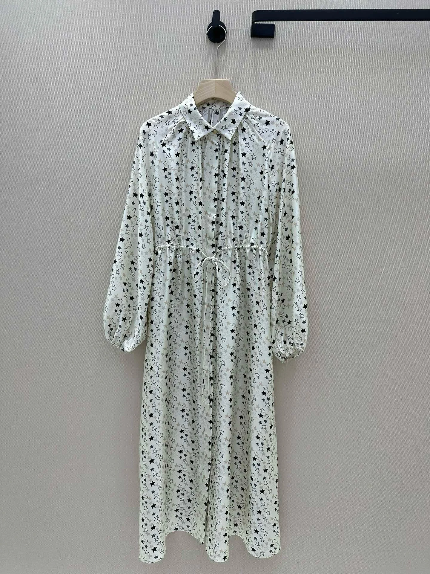 

Элегантное легкое летнее шелковое платье из твила с длинными рукавами