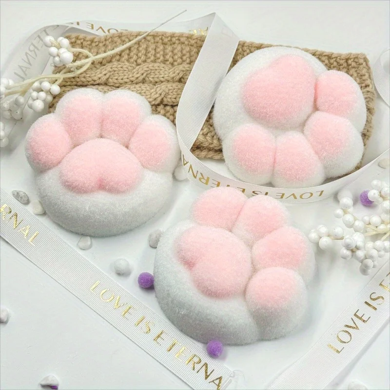 Plastikversion der riesigen Katzenpfote