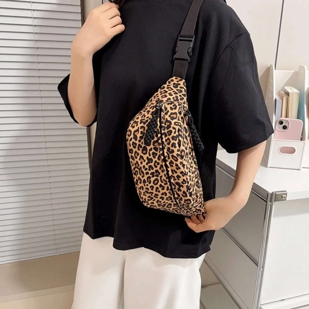 Zipper Closure Chest Bag Phone Storage Casual Style Shoulder Bag Lightweight Design Leopard Print Waist Bag Outdoor Travel