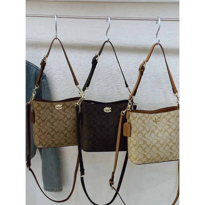 

Modern Bag for Daily Commute Travel Office Made of PU Material Shoulder Crossbody Model