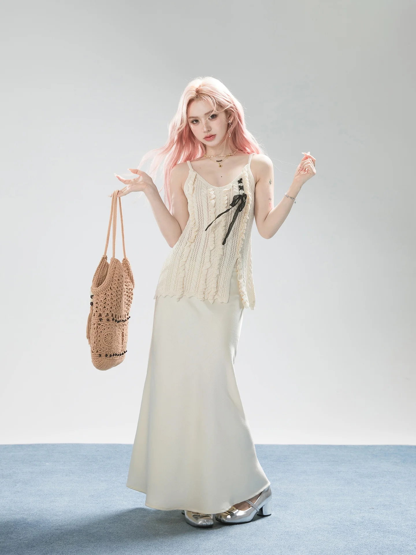 

ONEOFUUU Hollow out Knitted Strap Top Silk Half Skirt Holiday in Santorini for Short Women Casual Fashion Set Spring Season