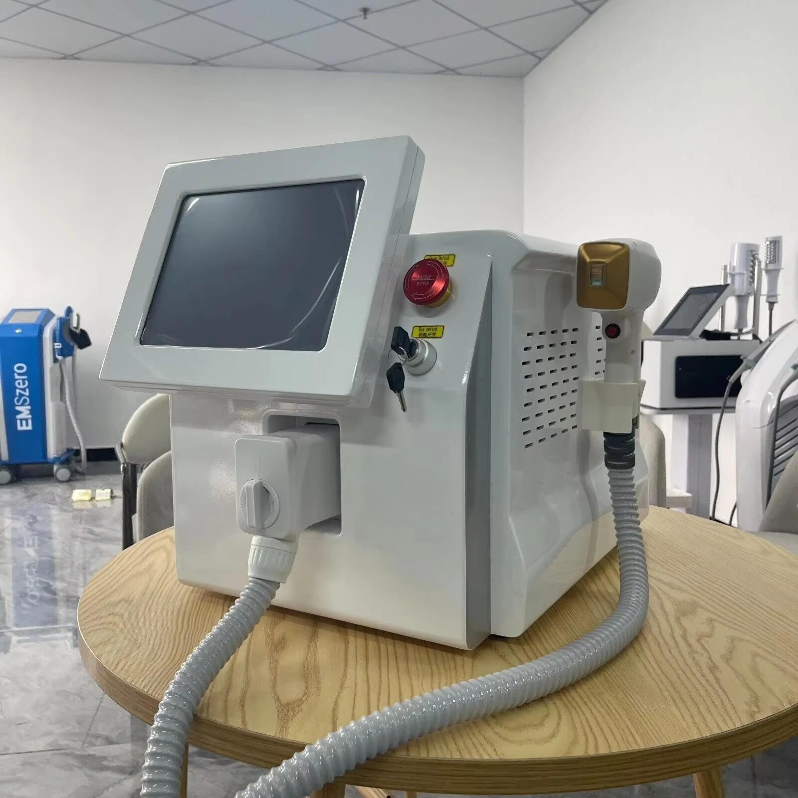 2025 3000W 808nm Máquina profissional de remoção de pêlos a laser de diodo 3 comprimentos de onda - Sistema indolor de resfriamento de gelo para rosto e corpo