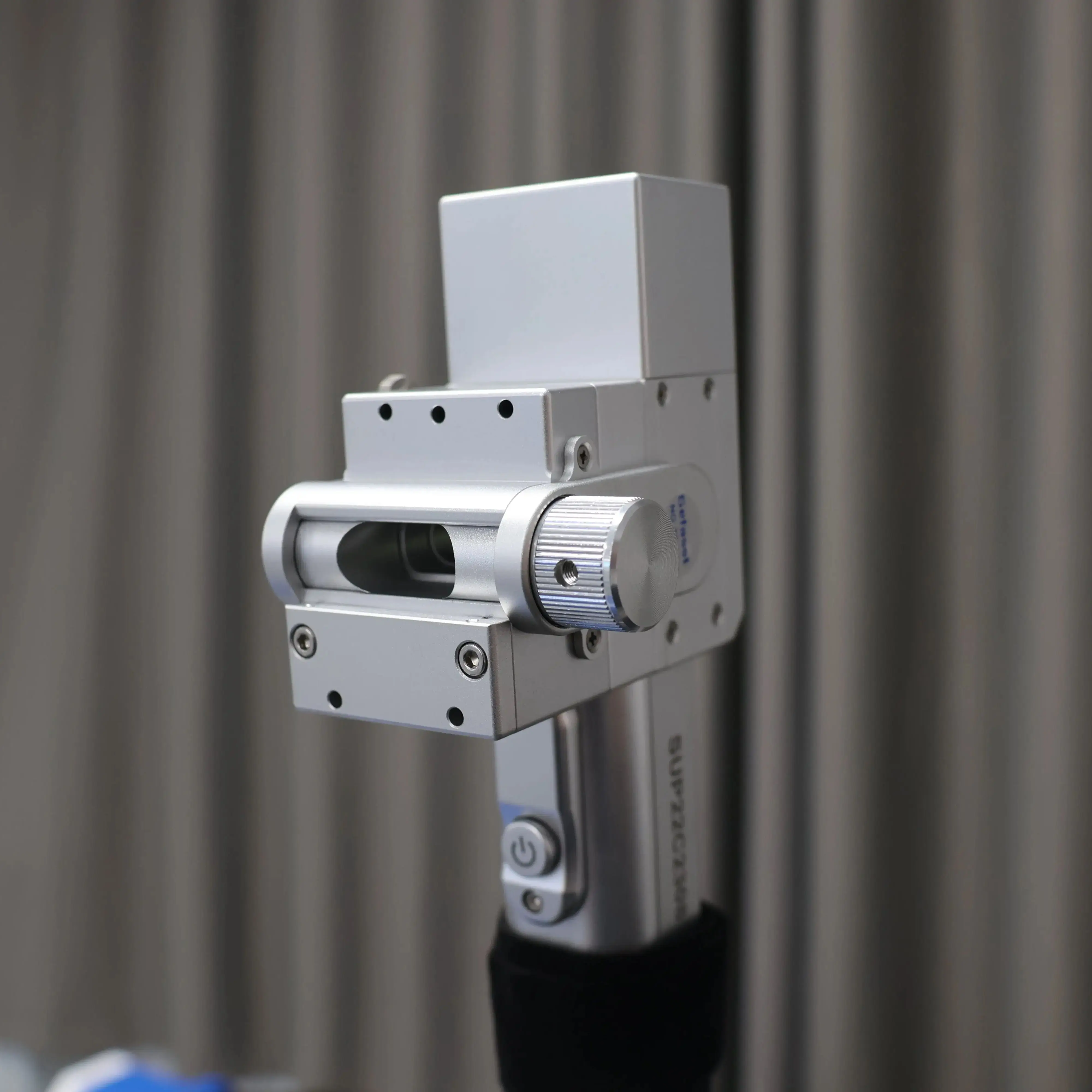 Industrial-grade laser rust remover Continuous Laser Cleaning Machine Laser Cleaner Paint Removal Machine CW Rust Removal