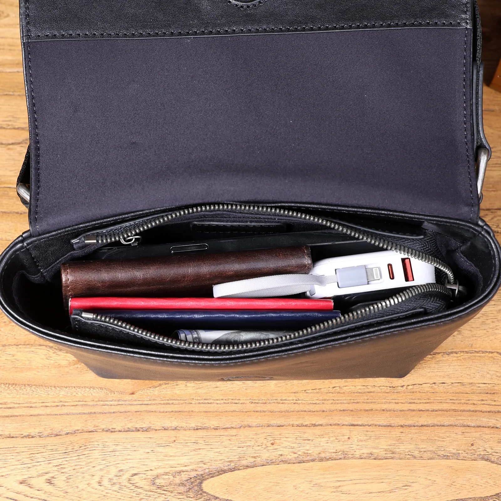 Echte Leder-Umhängetasche für Herren, Kleine Crossbody-Tasche, Schultertasche aus hochwertigem, pflanzlich gegerbtem Leder, Modischer Casual-Stil – Detail 11