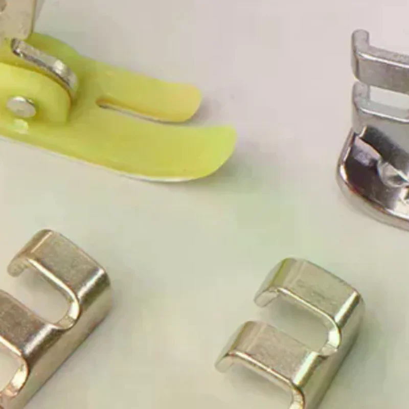 

4Pcs Old Sewing Machine Zipper Presser Foot Set (Iron Presser Foot, Plastic Presser Foot, Left Hole And Right Hole Single Side)