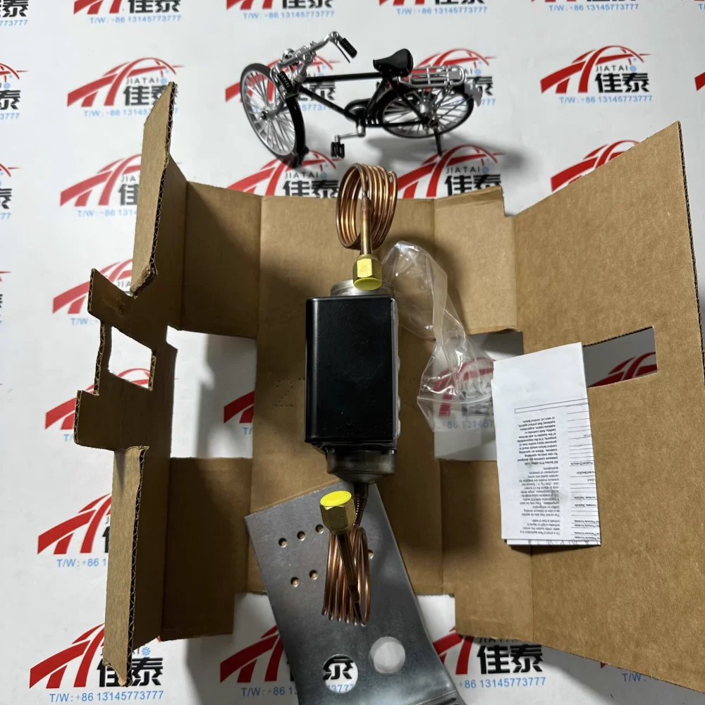 Johnson P74BA-1C Liquid Differential Pressure Controller