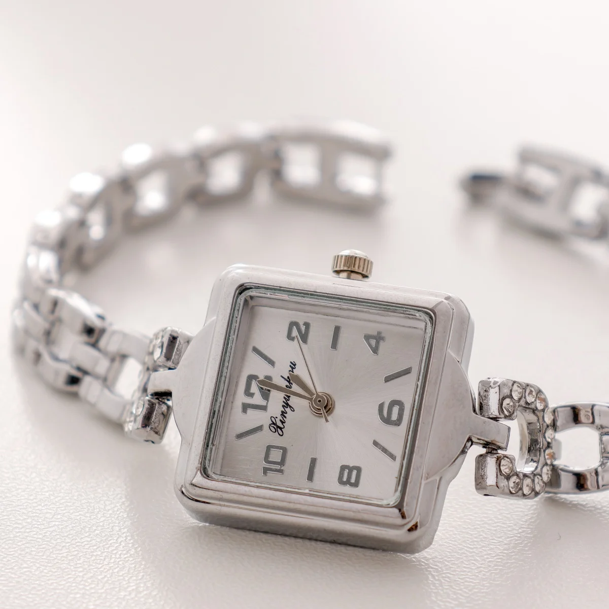 Chic Women Quartz Timepiece Geometric Square Dial Openwork Zinc-alloy Bracelet Avant-garde Design Watch Accessories Jewelry Gift