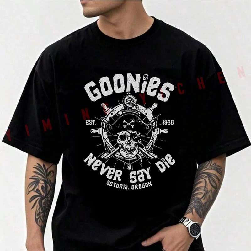Camiseta de algodón para hombre con diseño de los Goonies Never Say Die, inspirada en la película retro de los años 80, con el icónico logotipo de la película y calavera, informal, con cuello redondo.