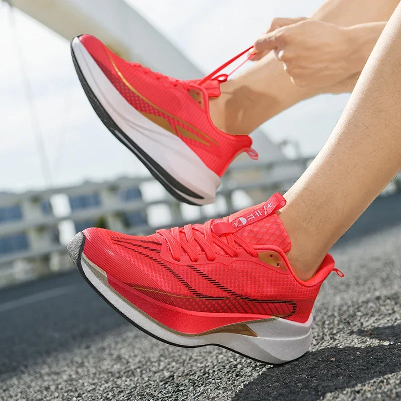 

Мужские модные повседневные и удобные спортивные кроссовки с дышащим верхом из ткани, нескользящие и износостойкие.