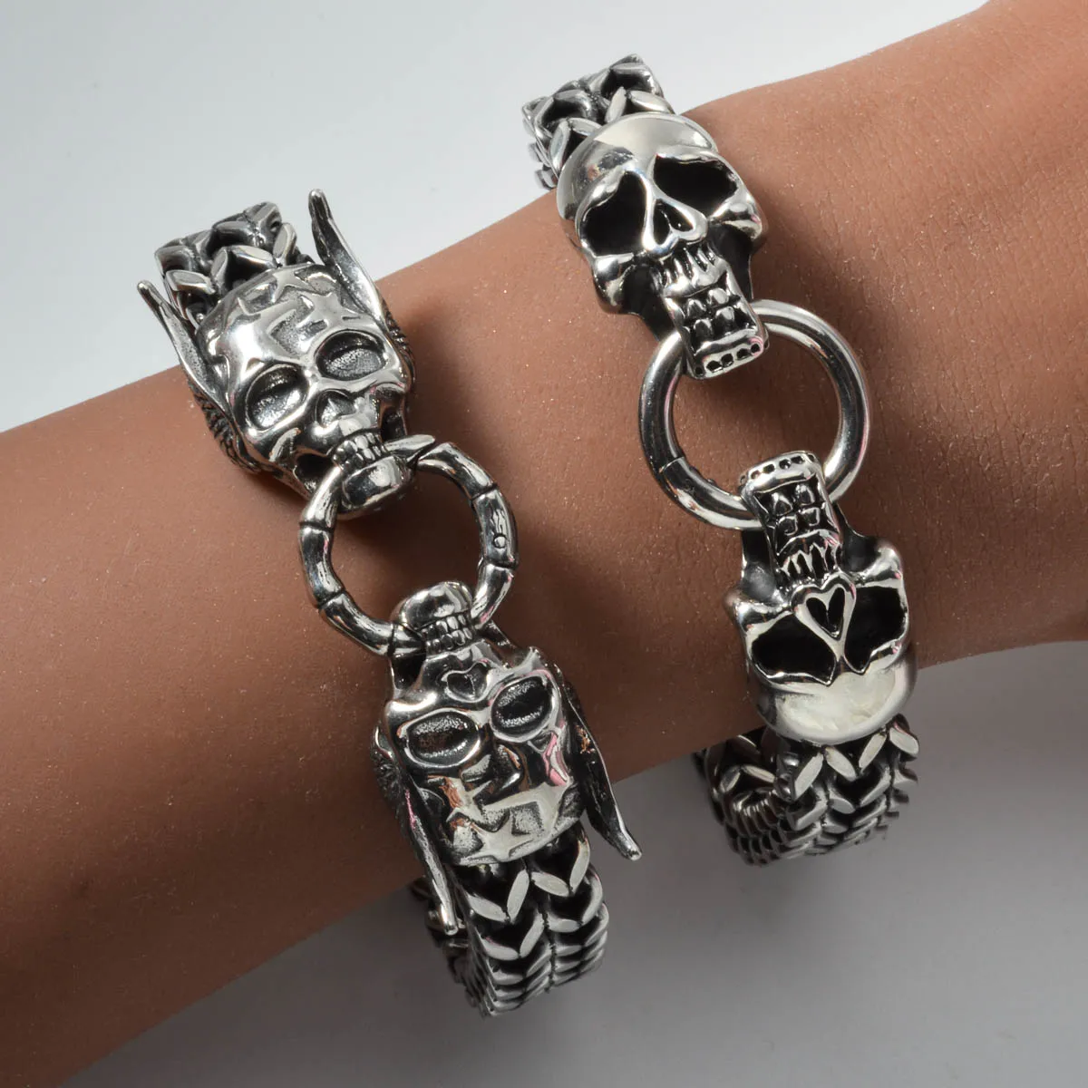 

Stainless Steel Skull Bracelet Gothic Punk Bangle for Women Men Trendy Hip Hop Jewelry Gift Horror Style Halloween Accessories
