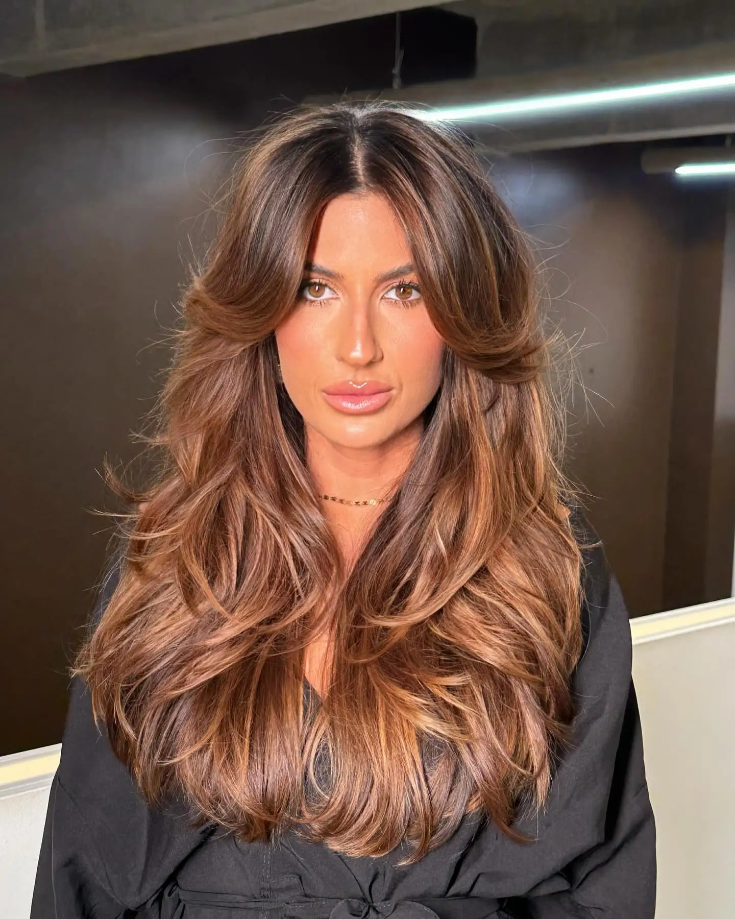 Dark Brown Mix Blonde Brown Synthetic Lace Front Wig Dark Roots Preplucked Realistic Hairline Wig Natural Body Wave Wig