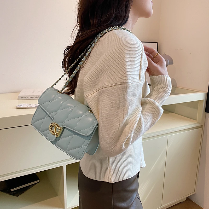 

Практичная женская сумка через плечо из водостойкого материала, регулируемый ремешок, безопасная молния, несколько карманов, ежедневное использование