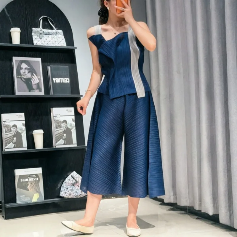  Pleated T-Shirt New Sleeveless Color-Block Camisole Women's Lightweight Draped Top with Matching Shorts and Capri Pants