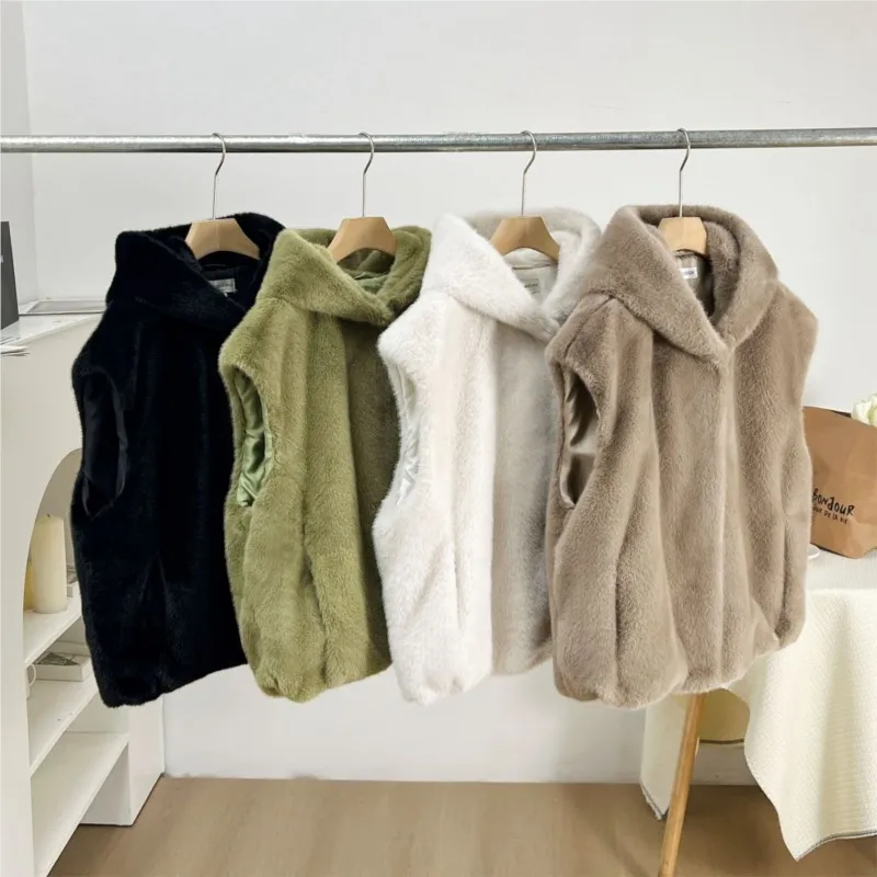 Hooded Faux Fur Short Vest Coat Women 2025 New Autumn Winter Lapel Sleeveless Furry Jackets Thick Warm Faux Mink Plush Overcoats