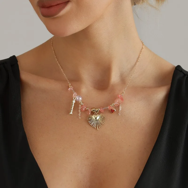 

Sweet and cool girl's heart bead necklace, niche design, collarbone chain, trendy combination, the finishing touch