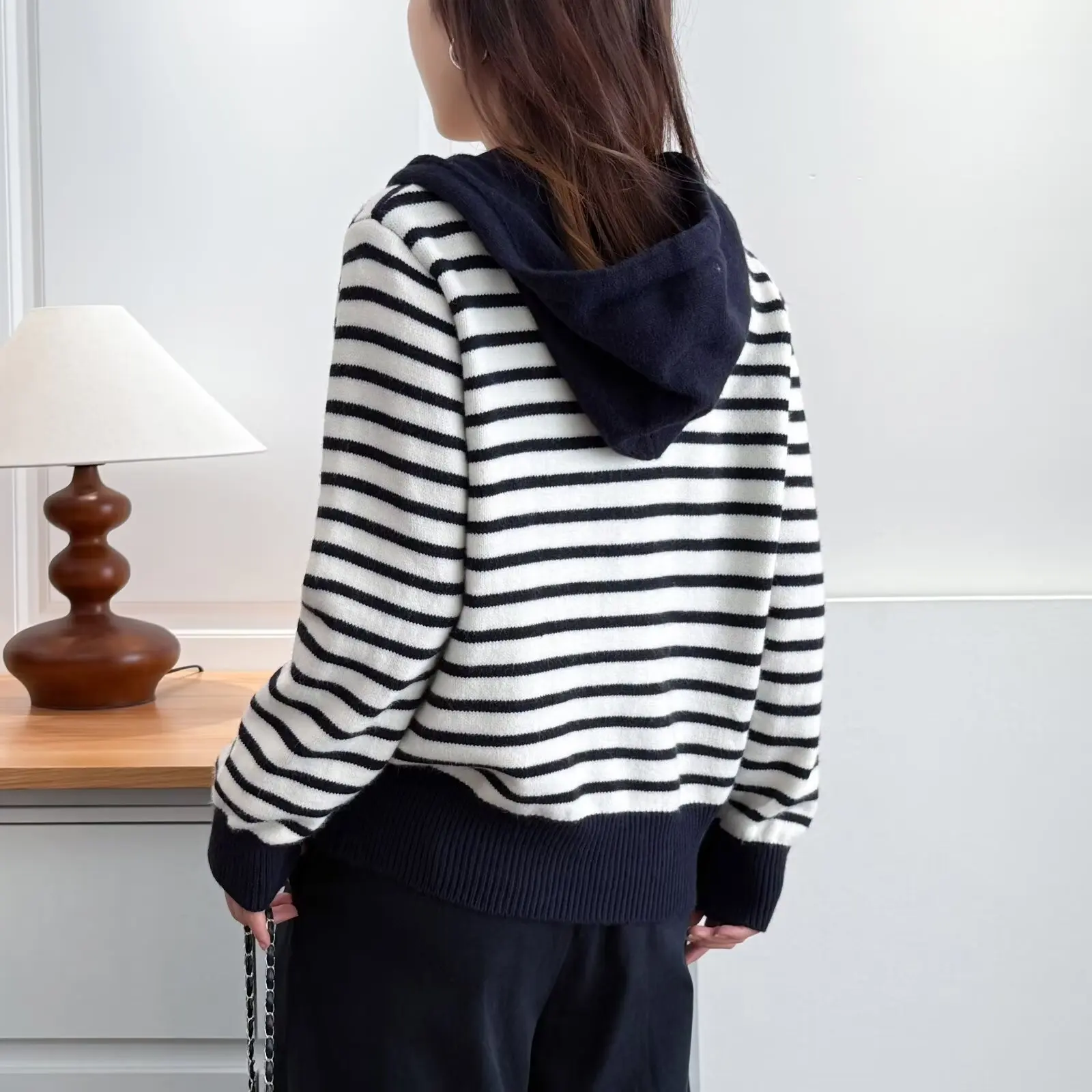 XXXL موضة حجم كبير المرأة محبوك سترة جديد الخريف الشتاء نمط ملون على شكل قلب مشبك مخطط مقنعين سترة