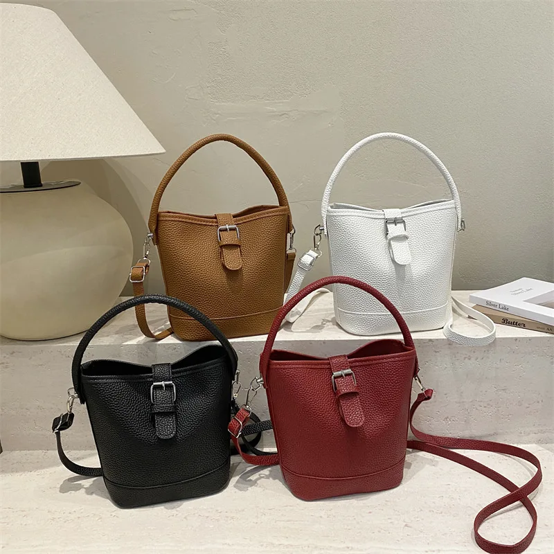Simple and fashionable  shoulder messenger bag with trendy texture new bag 2026 spring niche women's bucket bag