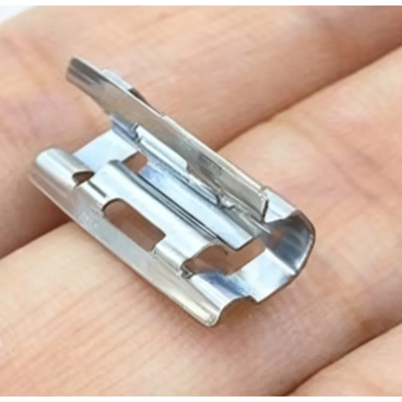 Plastic Shell Metal U-shaped Clamp Lever Panel Fixing Buckle for Great Wall for Haval H6 2019 Blue Label