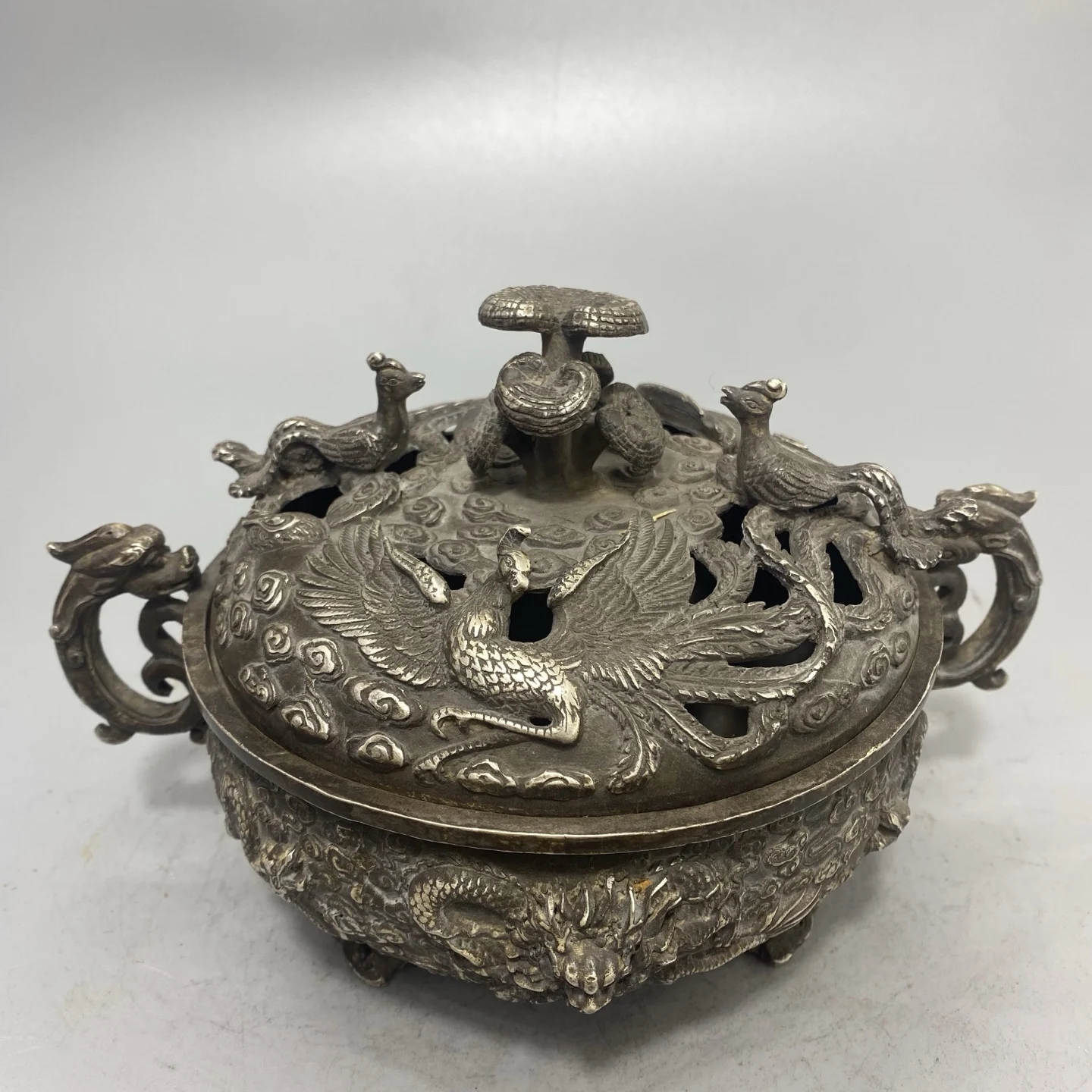 Old Bronze Gilded Silver hollow-out Dragon Wind Cover Dragon Statue Ear Incense Burner Amass wealth Ornaments Town house