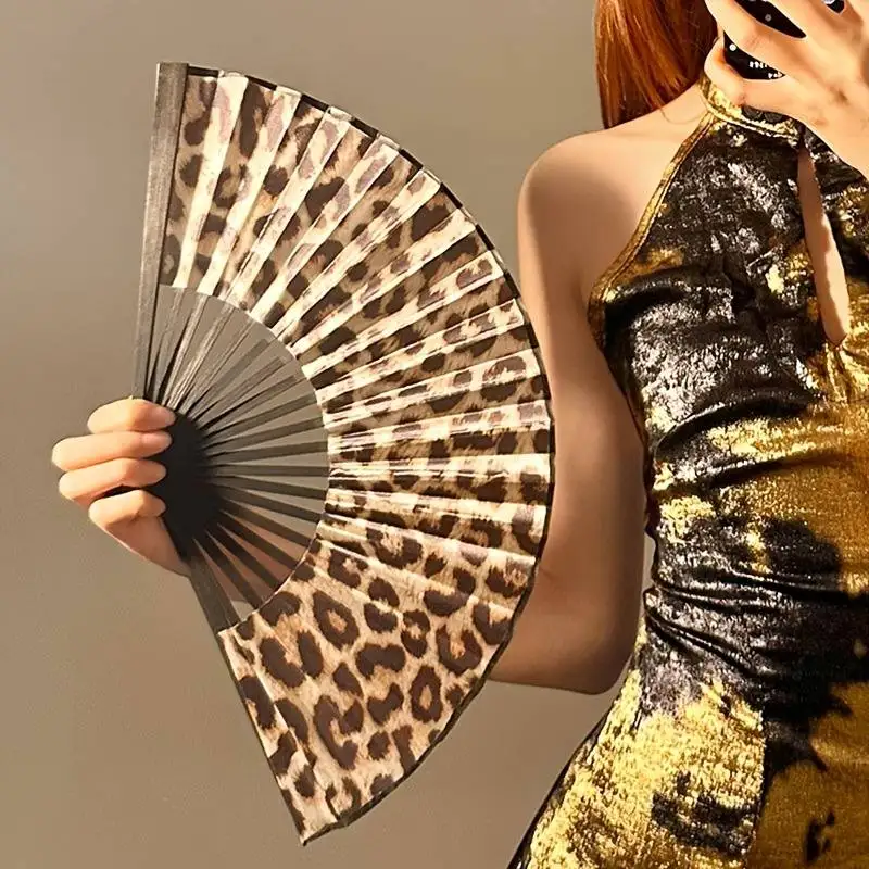 1 Piece of Fashionable Leopard Print Pattern Folding Fan with Black Frame and Edge Trim, Handheld Fan