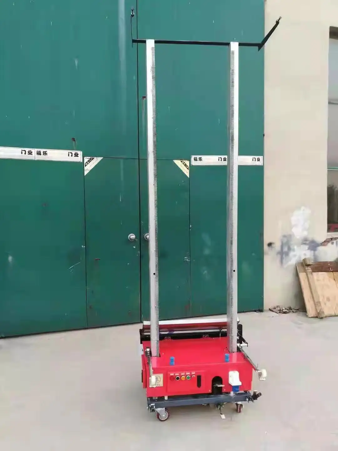 آلة الجص على الحائط آلة تجصيص الجدران آلة تجصيص الأسمنت Rob ot آلة تقديم السيارات