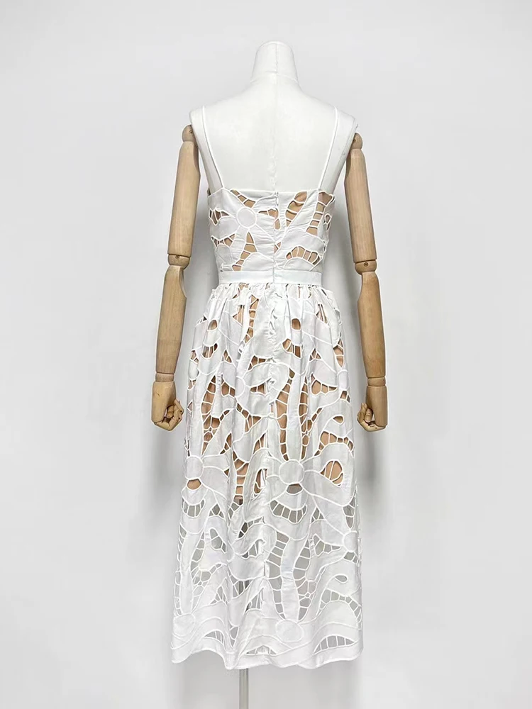 Sexy cutout halter strapless cinched waist dress 2025 summer women's fashion high-waisted pleated loose A-line puffy dress