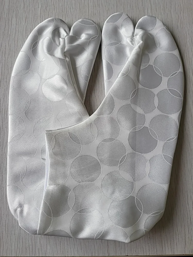 calzini-tabi-tradizionali-giapponesi-da-donna-design-con-punta-divisa-4-elementi-di-fissaggio-calzini-indossabili-per-tutte-le-stagioni-per-geta