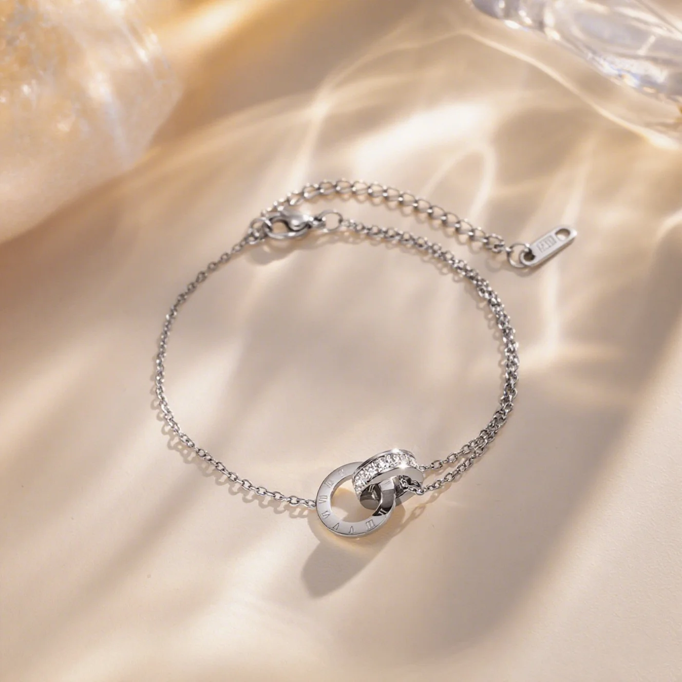 Luxuriöses Vergoldetes Edelstahl-Armband mit Funkelnden Zirkonen für Damen und Mädchen, Römisches Zifferndesign, Modischer Charm-Schmuck, Party-Geschenk – Detail 9