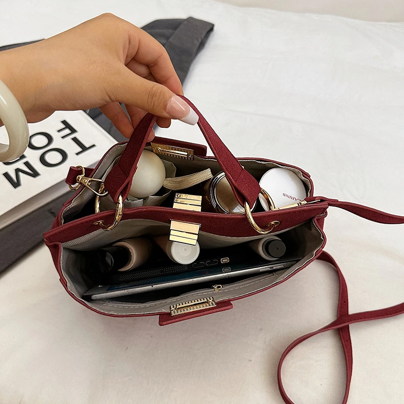

Luxury Vintage Messenger Bag For Women With Solid Color And Designer Letter Logo In Paris Fashion