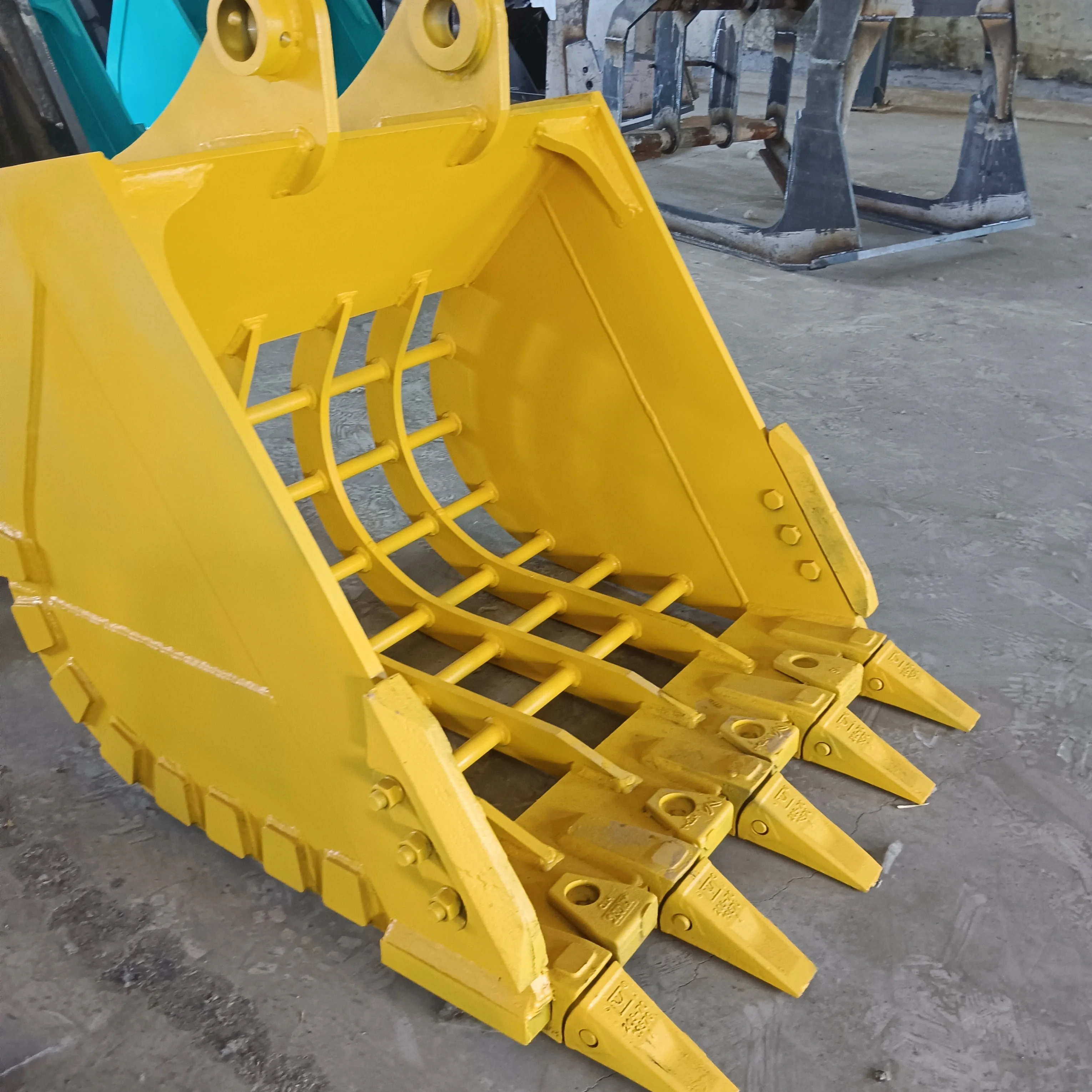 200 Excavator Dredging Grass  Weeding Digging Yam Soil  River Drain  Hopper  Screening  Grille Sieve Bucket  Net Fighting