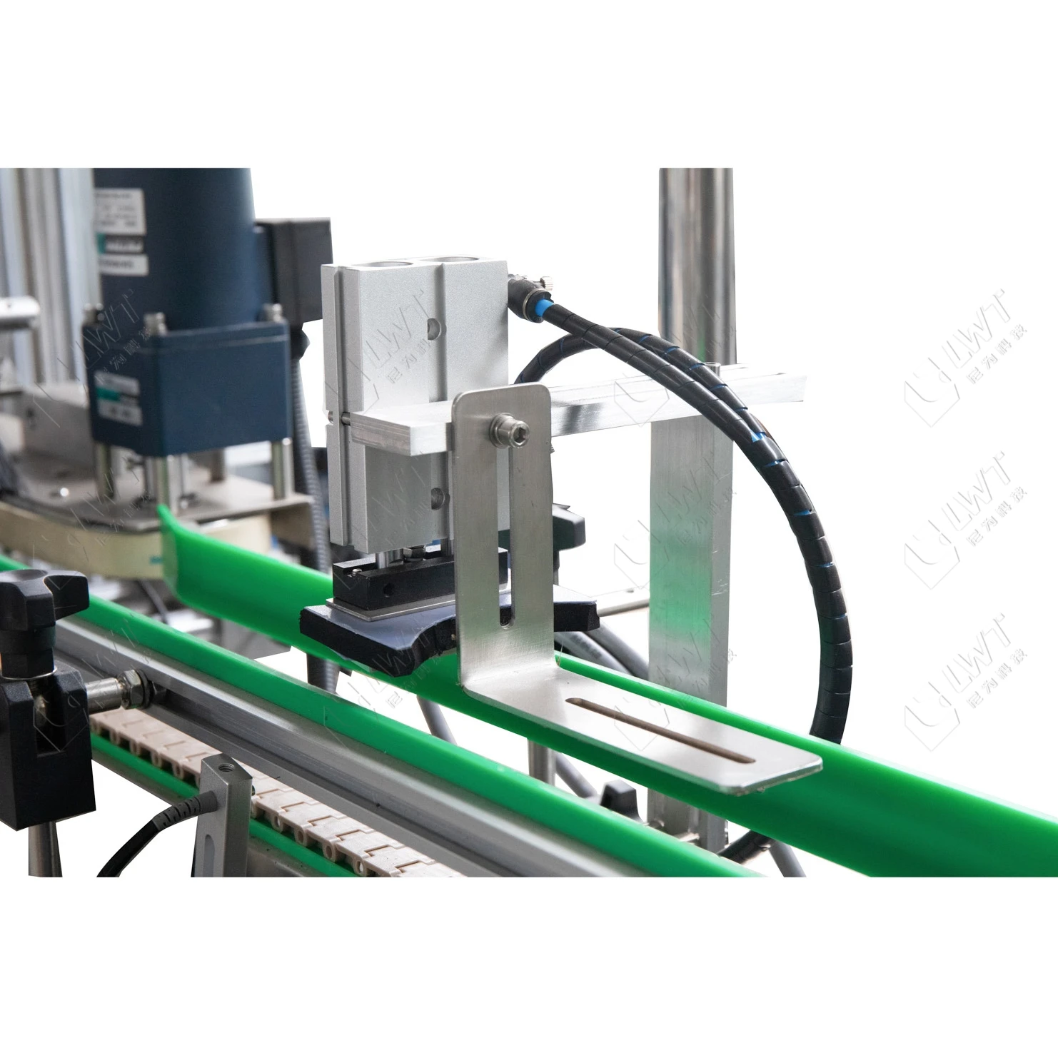 Automatic Paging Book Box Carton Pouch Bag Plane Labeling Applicator,Bar Code Print Flat Labeling Machine