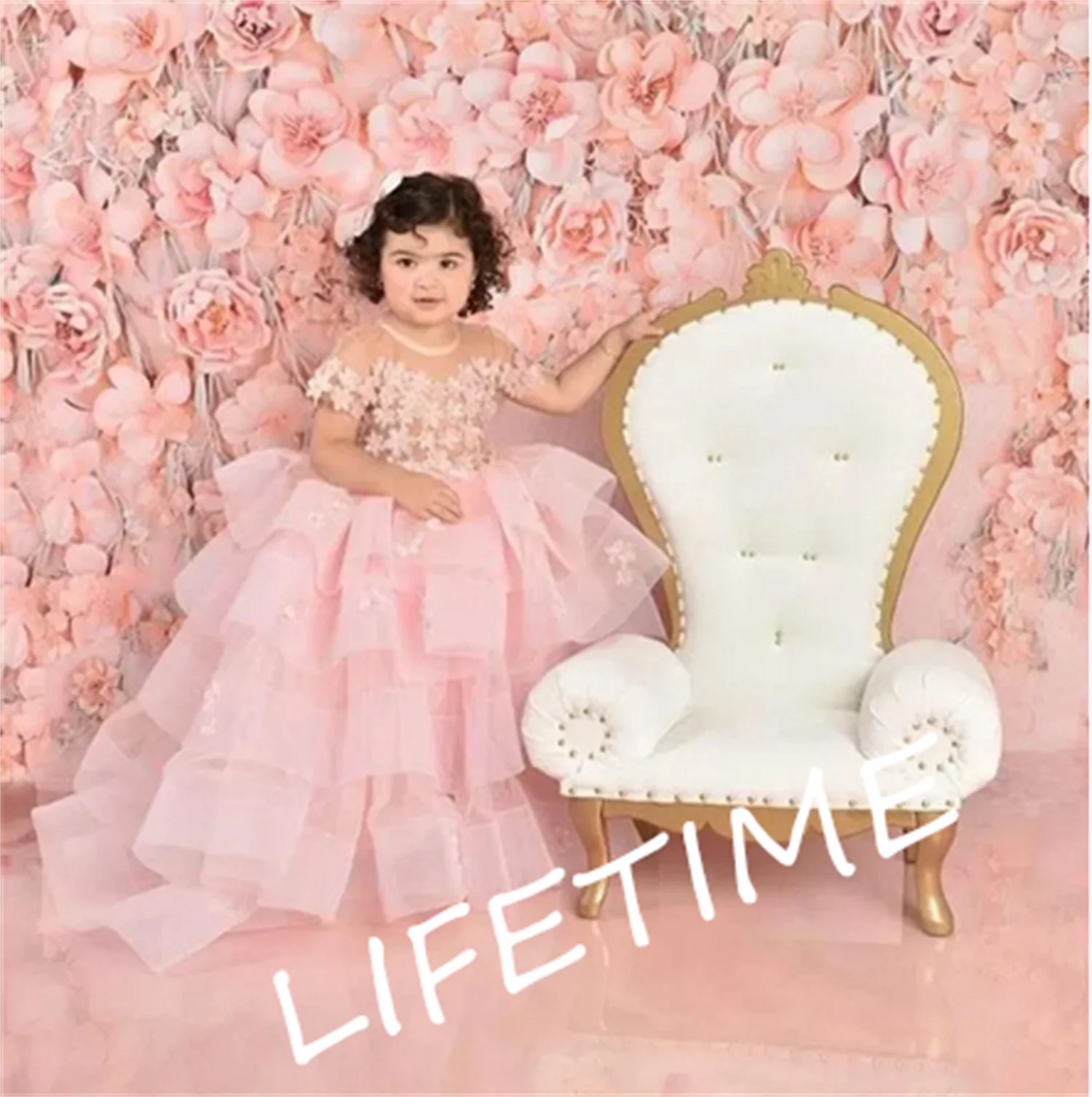 

Lovely Pink Puffy Flower Girls Dresses Sheer Neck Ball Gown Tiers Tulle Lilttle Birthday Pageant Weddding Party Gown for Girl