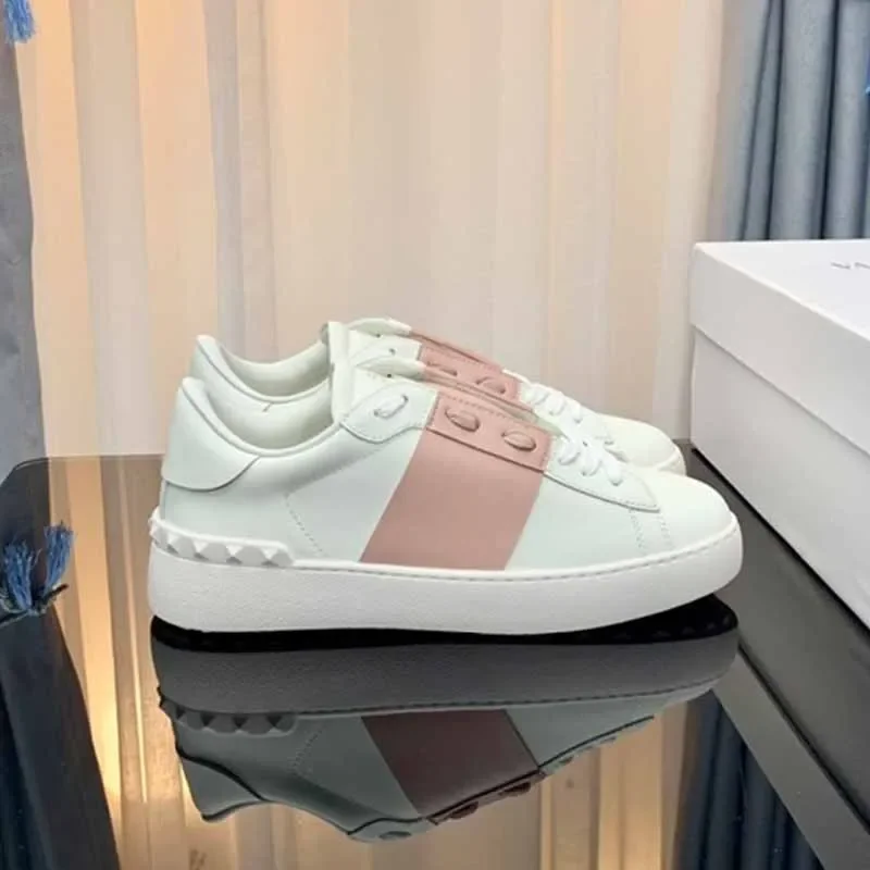 

2025 V Thick-soled Rivet Little White Shoes Versatile Lace-up Casual Sports Shoes, Color Matching Board Shoes