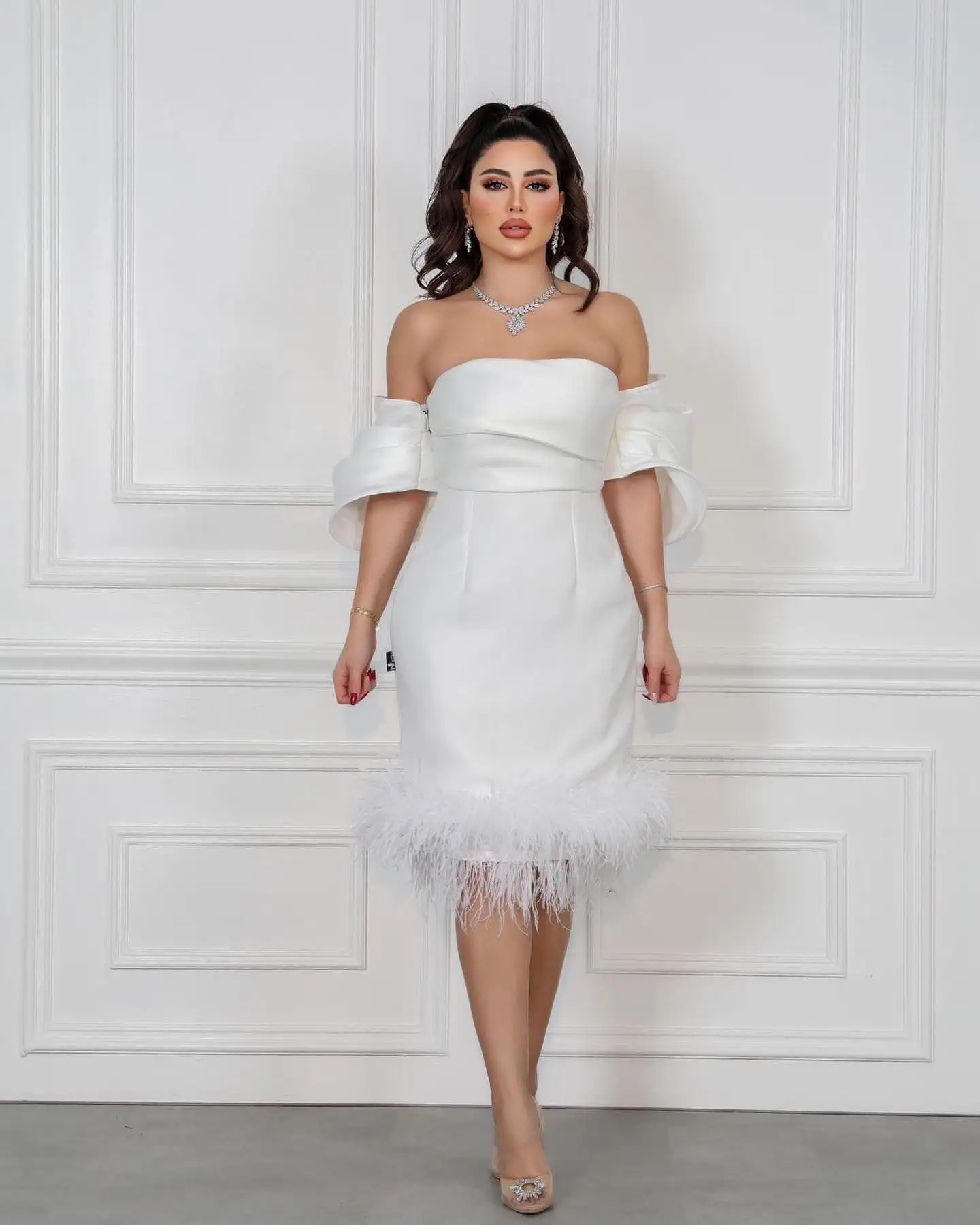 

Adeli Elegant Short White Prom Dresses Women's Strapless Feather Mermaid Party Evening Gown Knee Length Saudi Cocktail Dress