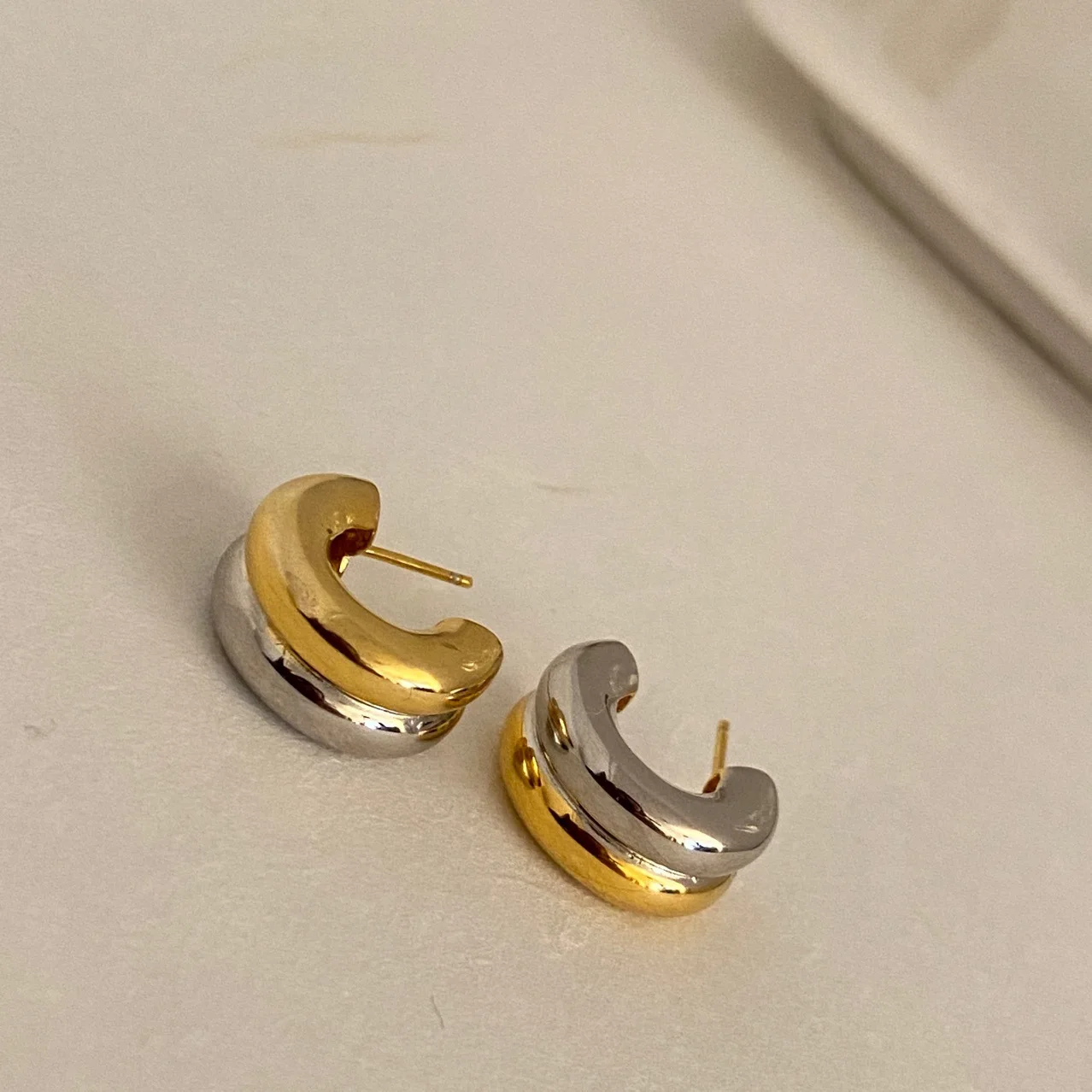 

Brass With White Gold Geo 2 Tone Hoop Earrings Women Jewelry Punk Party Gown Runway Korean Japan INS Boho Top