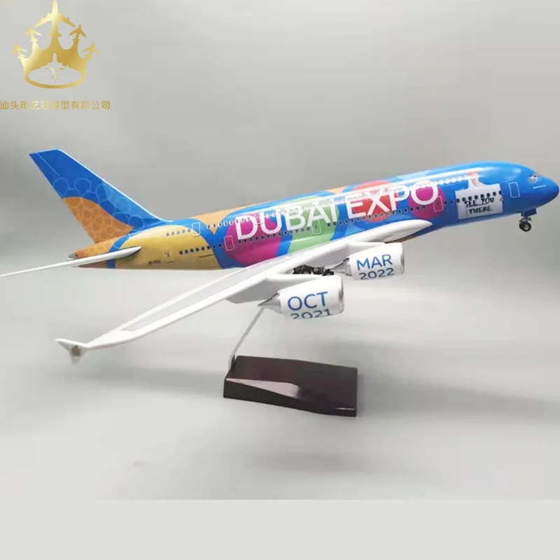A380 الإمارات العربية المتحدة رسمت نموذج طائرة لعبة أطفال مع أضواء وعجلات محاكاة ثابتة زخرفة هدية عيد ميلاد لعب السيارة #1