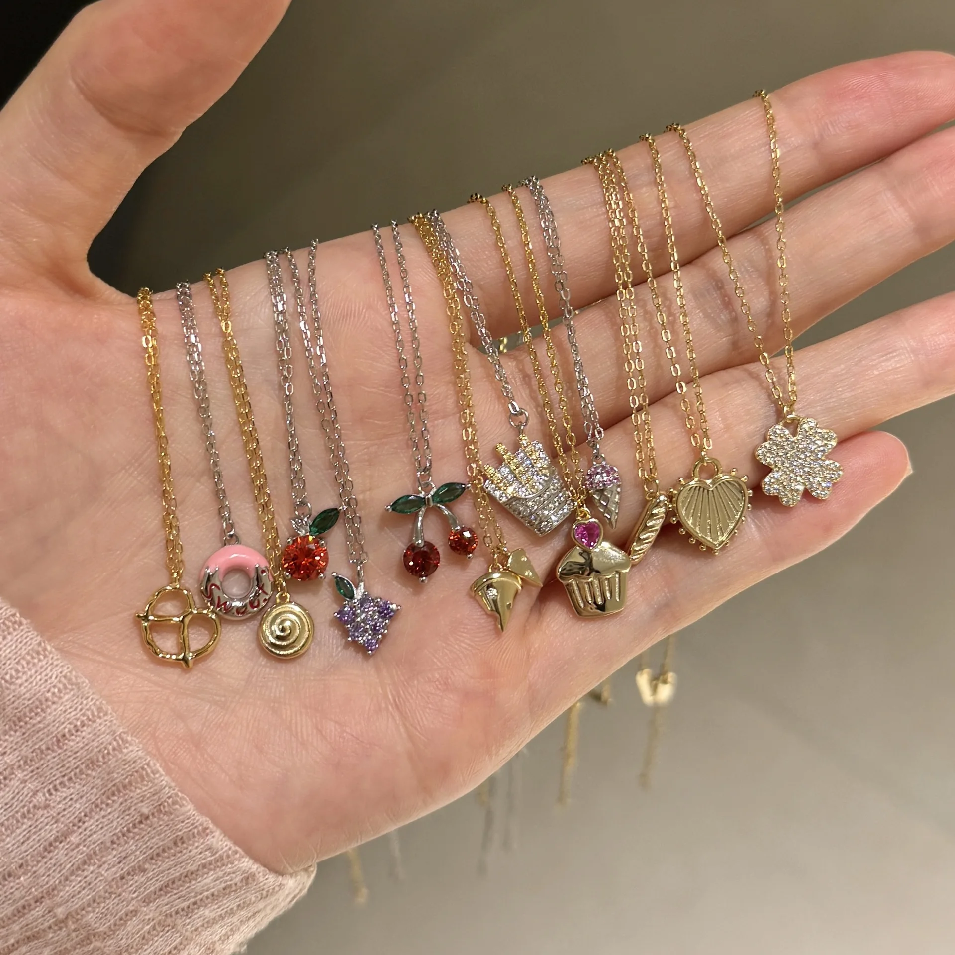 

New S925 silver necklace with female design, niche, sweet and cute cartoon pendant, fresh collarbone chain