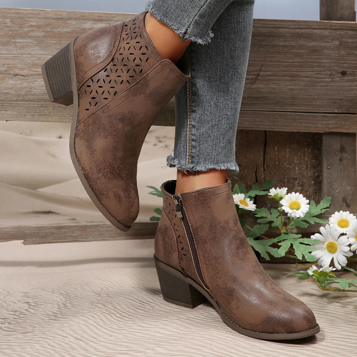 Damen-Stiefeletten, neue Modelle in großen Größen, modische Stiefel mit spitzer Zehenpartie und kantigem Absatz, Damenschuhe für Herbst und Winter, mit seitlichem Reißverschluss, Damenschuhe, Größen 36–43. – Detail 6