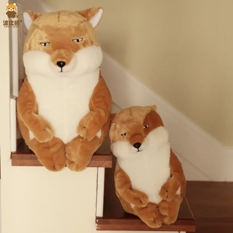 

Непринужденная, милая и грустная поза сидящей птицы, птица с большим клювом, аист с головой в виде кита и плюшевая игрушка-лиса в зоопарке.