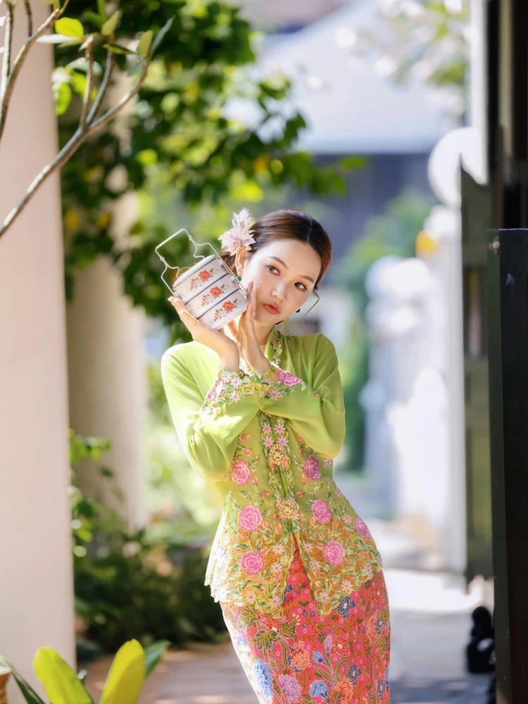 

New Ethnic Style Small Hairpin Flower Embroidery Photography Costume Set Natural Photography Shoot Traditional Clothing