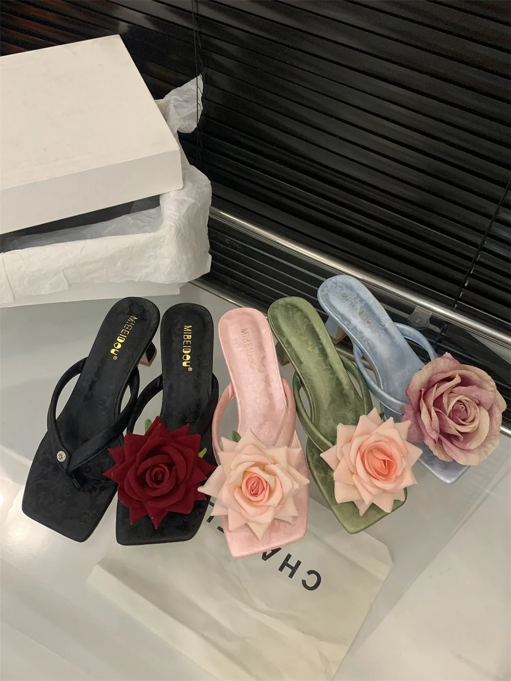 ゴムフリップフロップスクエアトゥハイヒールの靴女性のスリッパカジュアルスライドフラワースリッパ女性低ハワイアン高級夏-2025