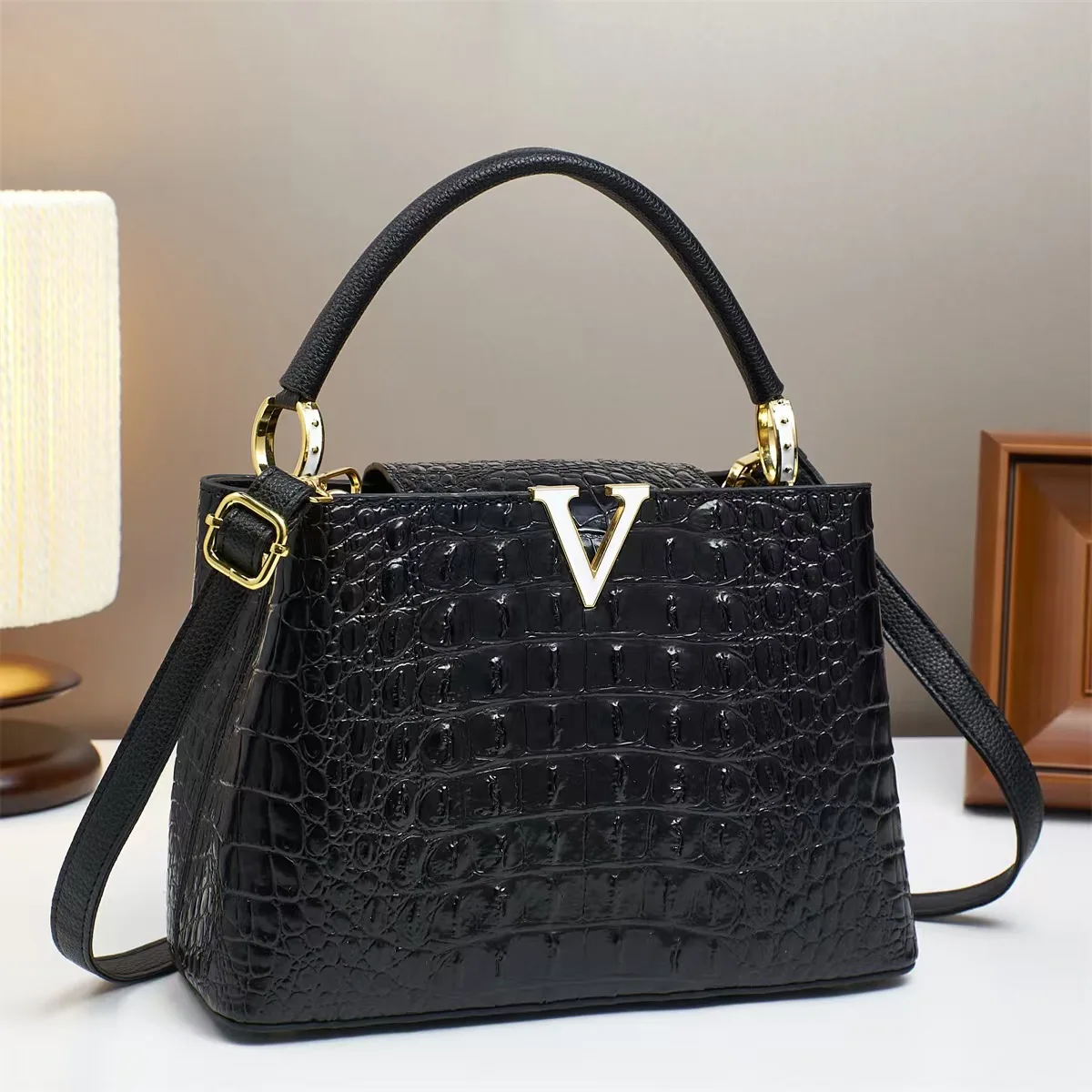 

New Crocodile Pattern Commuter Handbag Women's Spring Summer Versatile Handbag Soft PU Shoulder Strap Zipper Closure Daily Use
