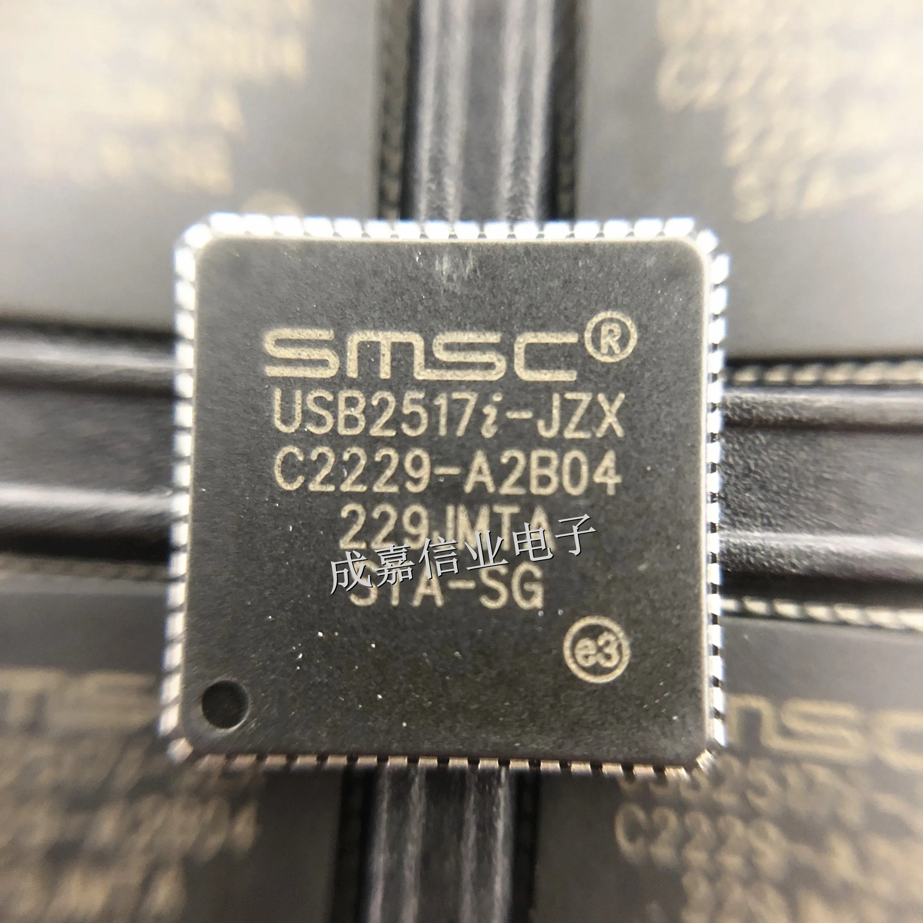 5pcs/Lot USB2517I-JZX QFN-64 USB Interface IC Ultra Fast USB 2.19 Operating Temperature:- 40 C-+ 85 C
