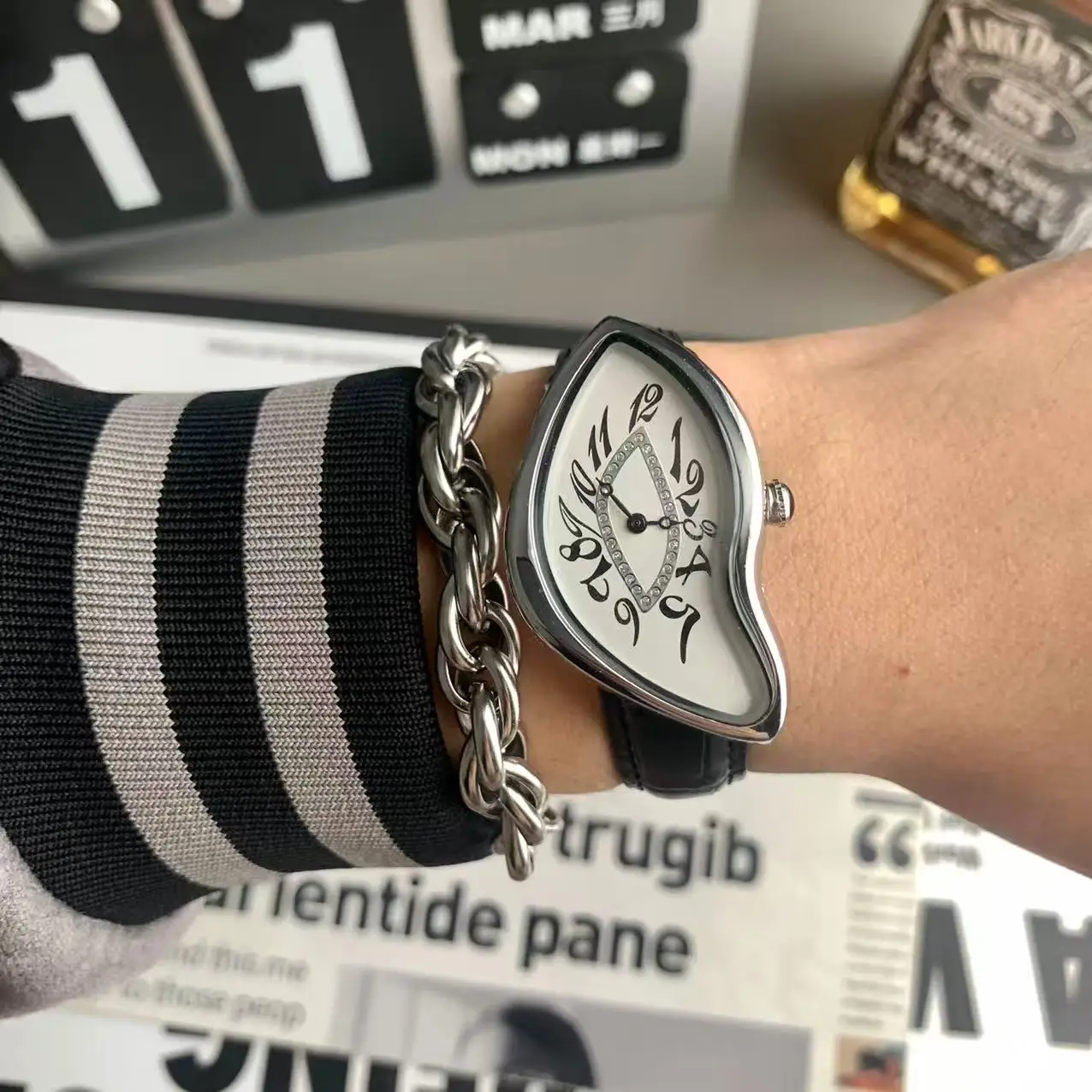 ساعة كوارتز رجالية من Alien Watch Creative Fashion Trend Melt Twisted Vintage Niche Premium Watch #6